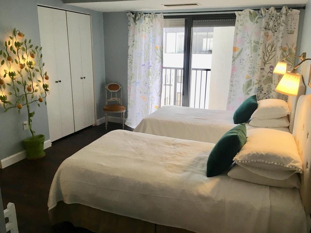 هينلوبين يونيت 801 باي لونج آند فوستر غرفة