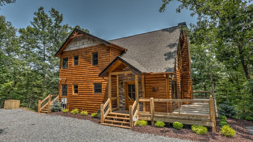 Sasquatch Chalet by Escape to Blue Ridge Exterior