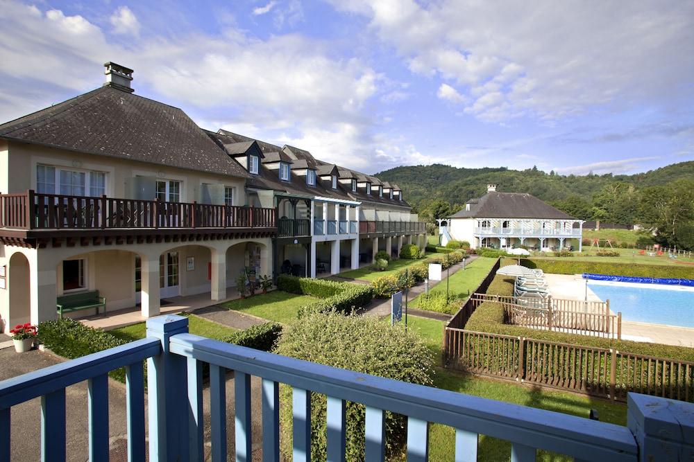 بيري آند فاكنسيز ريزيانس لي بيليز رايفز المنطقة المحيطة بالمنشأة