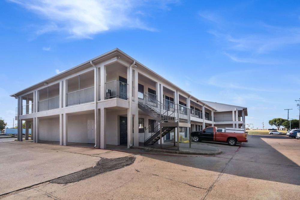 Motel 6 Irving, TX - Loop 12 Exterior