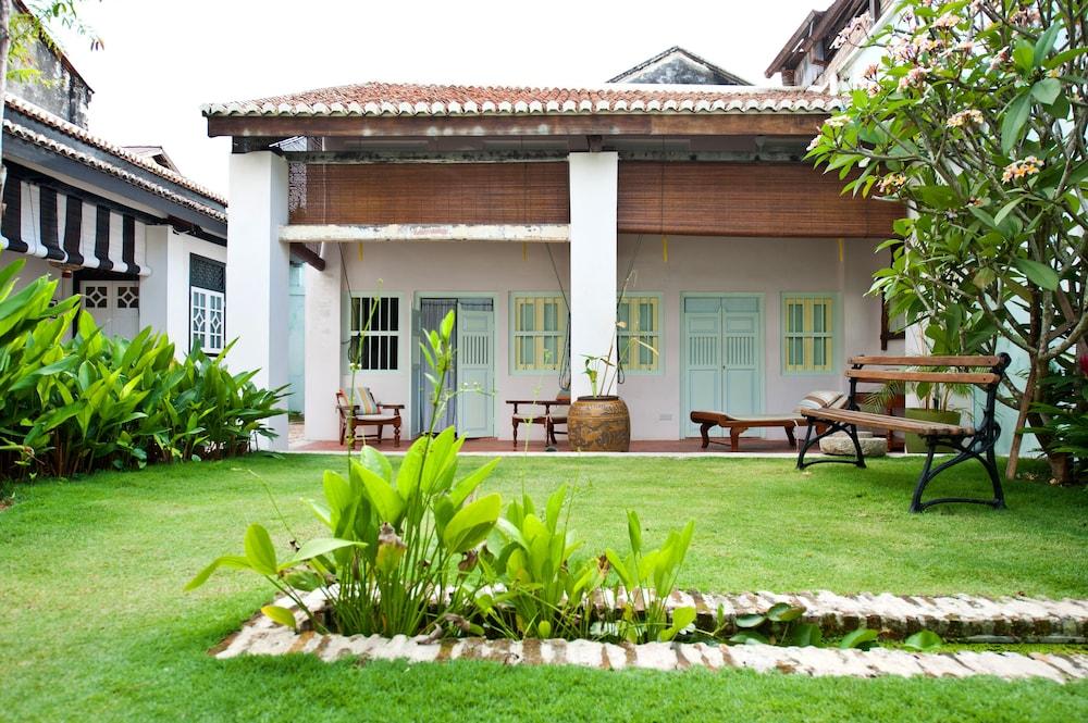23 LoveLane Penang Room