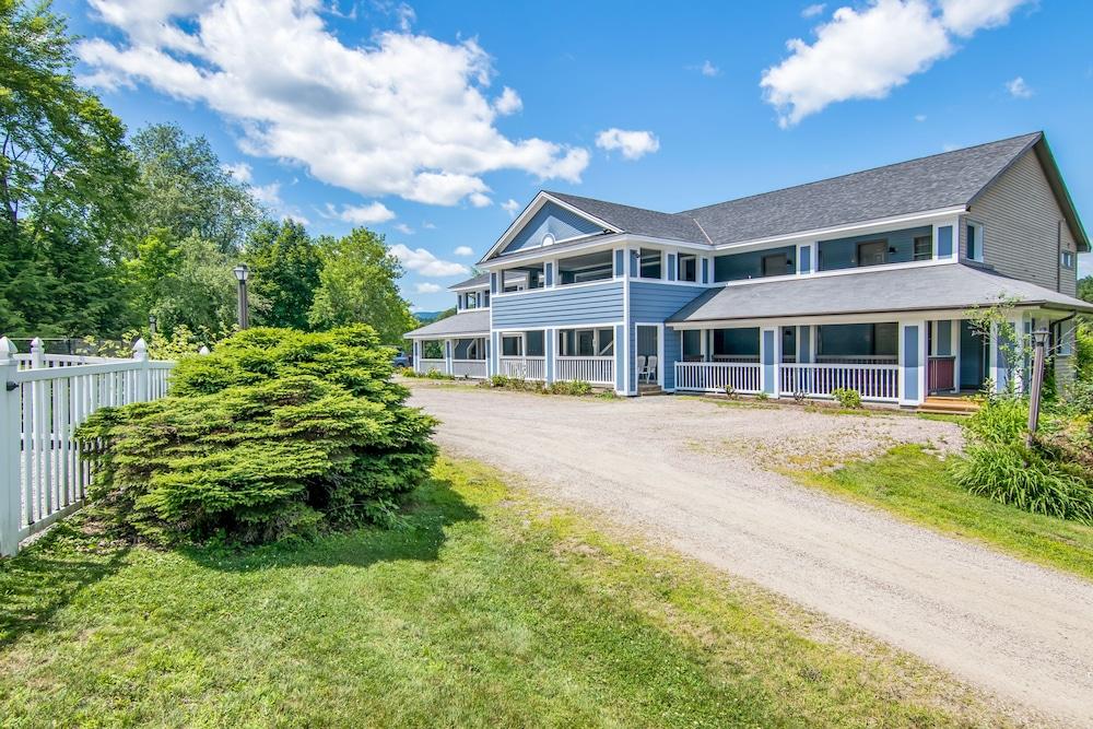 Grey Fox Inn Property Grounds