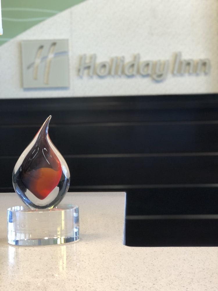 هوليداي إن هوتل آند سويتس ساسكاتون داون تاونا باي آيتش جي