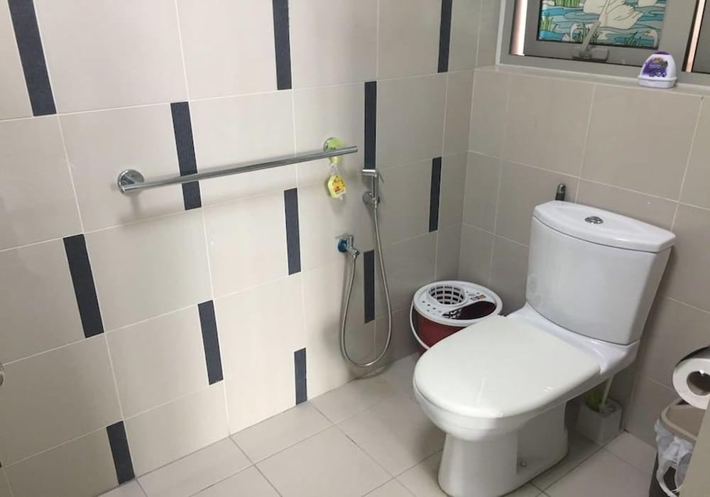 Marc Residence A23-08 by SYNC Bathroom