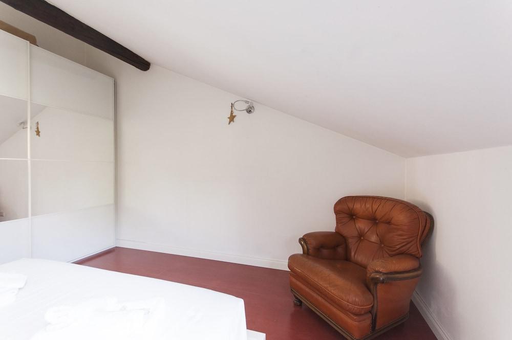 Intimate Attic Flat near Politecnico University Room