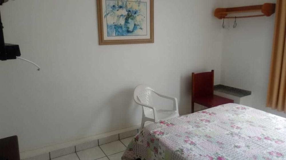 هوتل بينيايروس غرفة