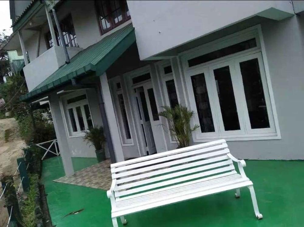 Yoho Green Lake View Interior Entrance