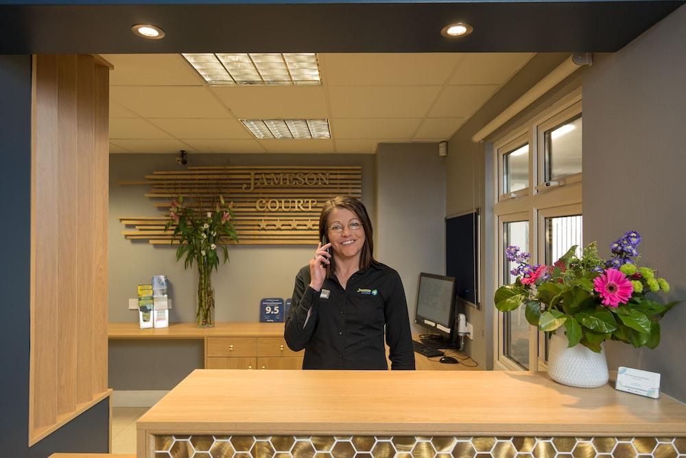 جيمسون كورت سيف كاترينج أبارتمينتس منطقة الاستقبال