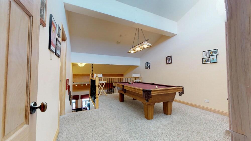 إنزيان - كورالتري ريزيدنس كوليكشن غرفة الألعاب