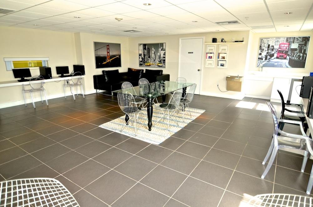 رفييرا لاكجري ليفينغ آت ريفر أوكس مارينا آند تاور تفاصيل الفندق من الداخل