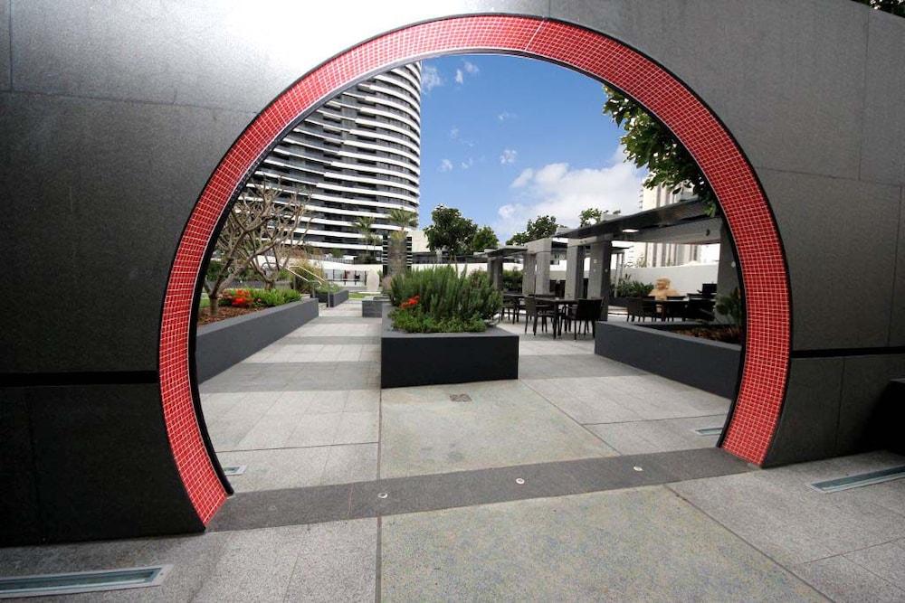 The Oracle Broadbeach 906 Exterior detail
