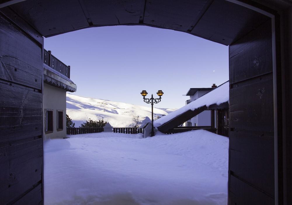 هوتل فينتسي سيليتثيون رومايكييا تفاصيل الفندق من الخارج