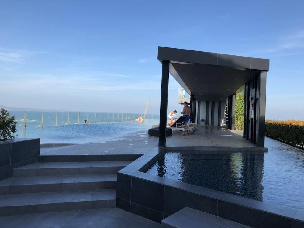 ذا بيز سنترال باتايا باي مينسو حمام سباحة على السطح