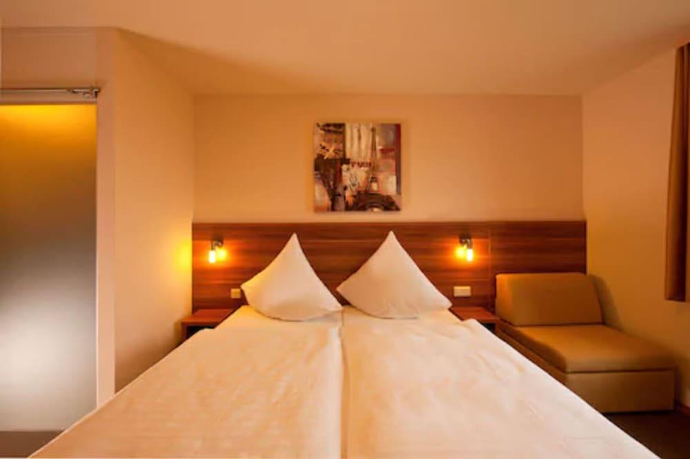 أستاي هوتل غريدينغ