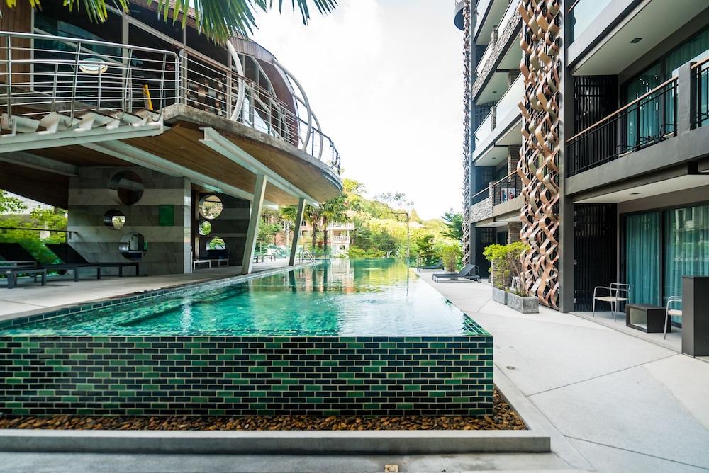 Emerald Terrace by Lofty Outdoor Pool