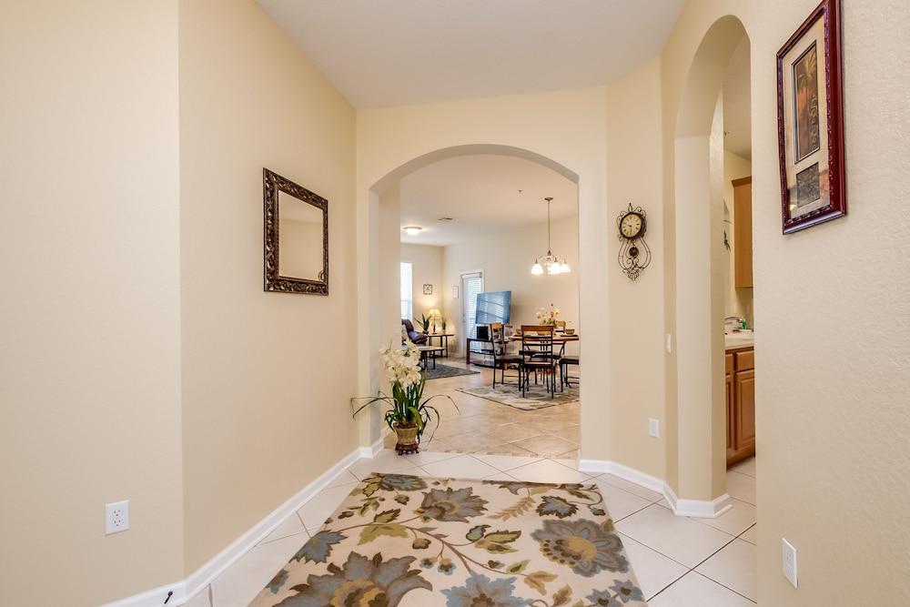 Vista Cay Commons by OVH360 Interior