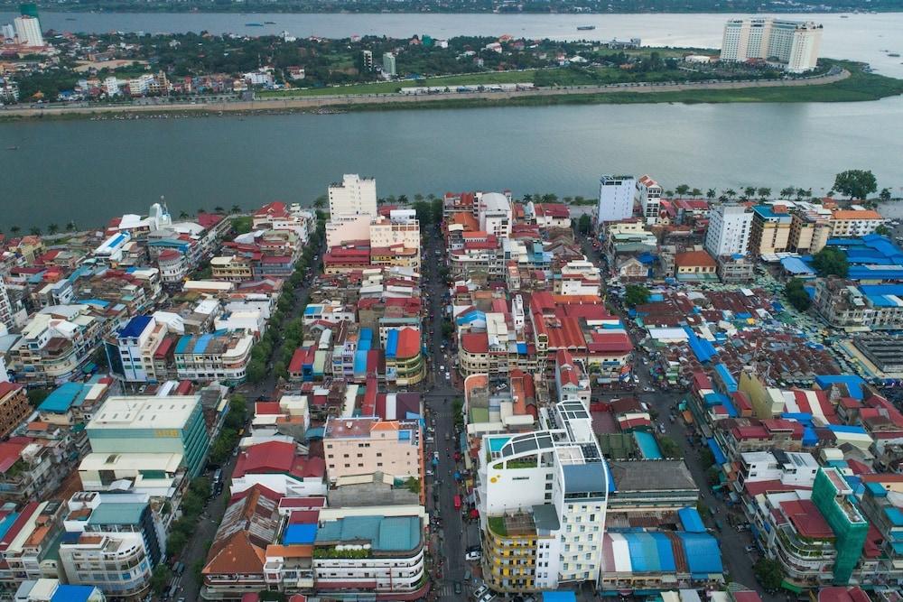 صن آند مون، إربان هوتل منظر من الجو