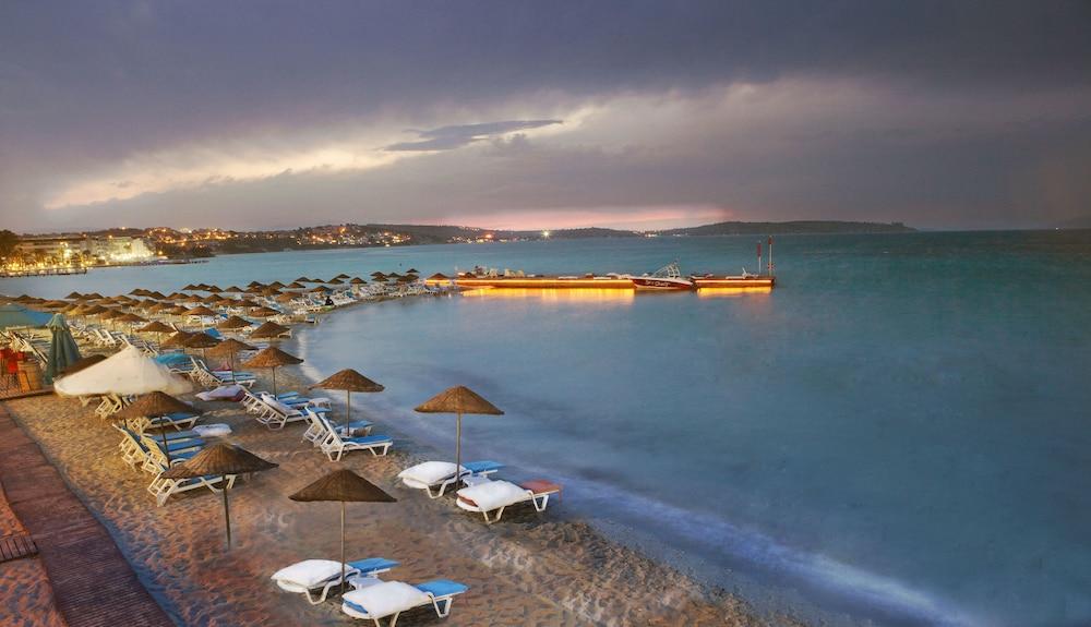 ميبلايا أوتل باي كوريندون الصورة الأساسية