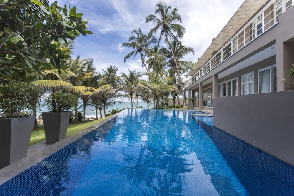 ذا ساندالز باي إدواردس كوليكشن