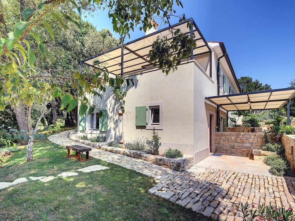 Beautiful Villa in Krnica With Swimming Pool