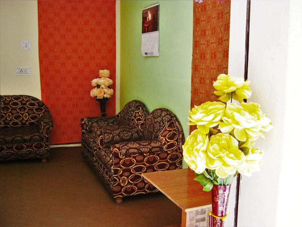 Janardan Resort Kausani Room