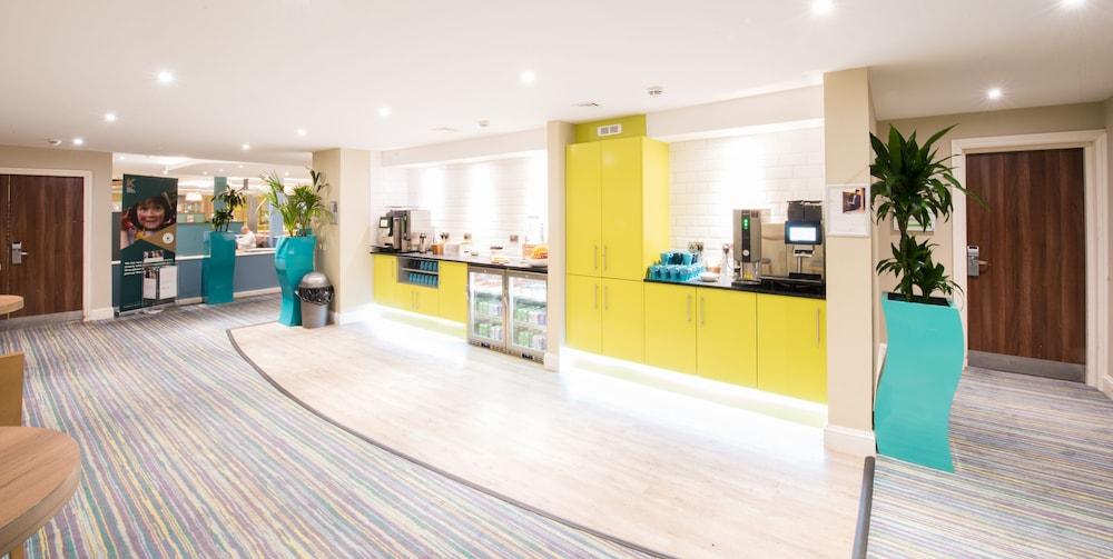 هوليداي إن كارديف - نورث إم 4، آن آي آيتش جي هوتل داخلي