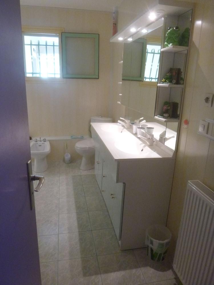 شيه أني آند باتريك أخرى