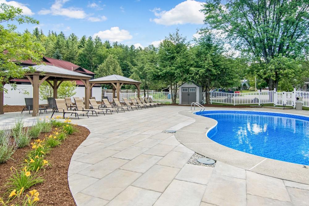 Grey Fox Inn Outdoor Pool