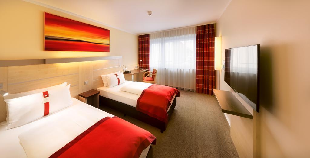 هوليداي إن إكسبريس شتوتجارت إيربورت أخرى