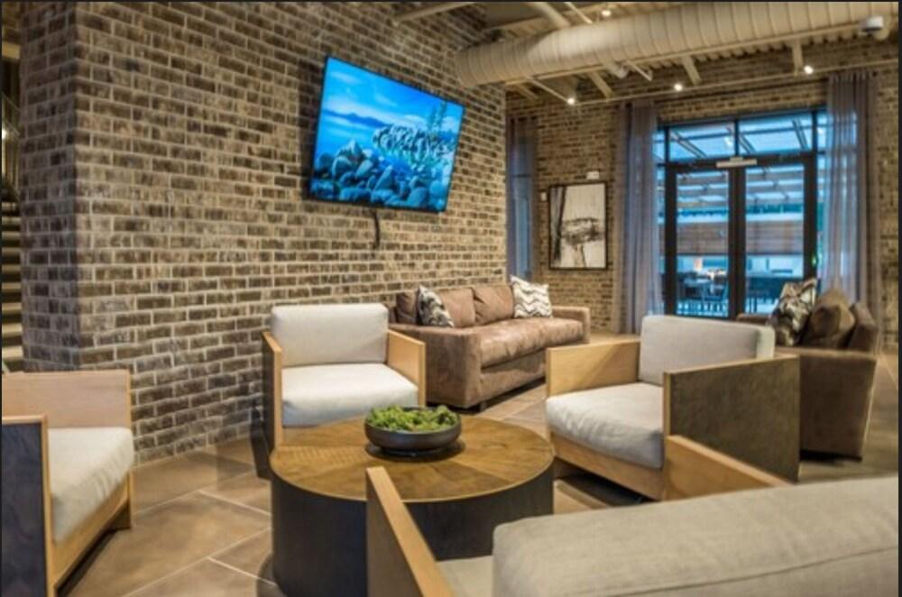 Baymeadows 2 BR Apt by Frontdesk Interior