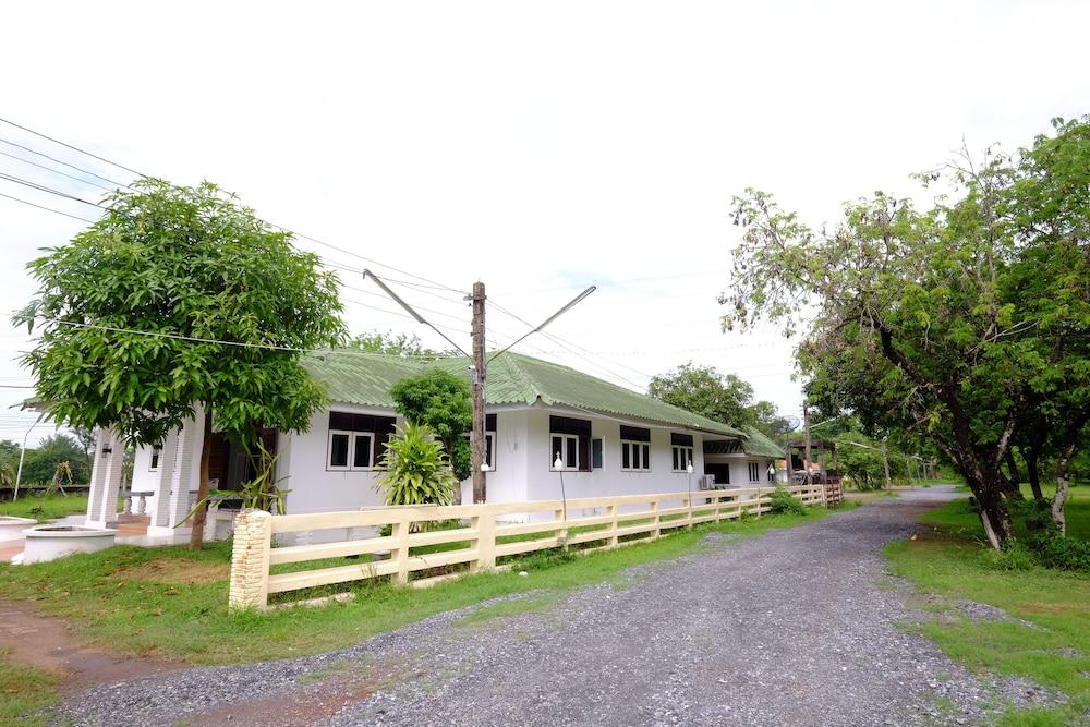 Tamarind Resort Property Grounds