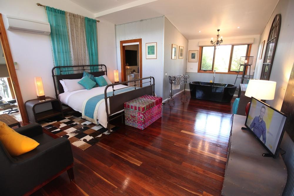 ذا ستوديو يارا فالي