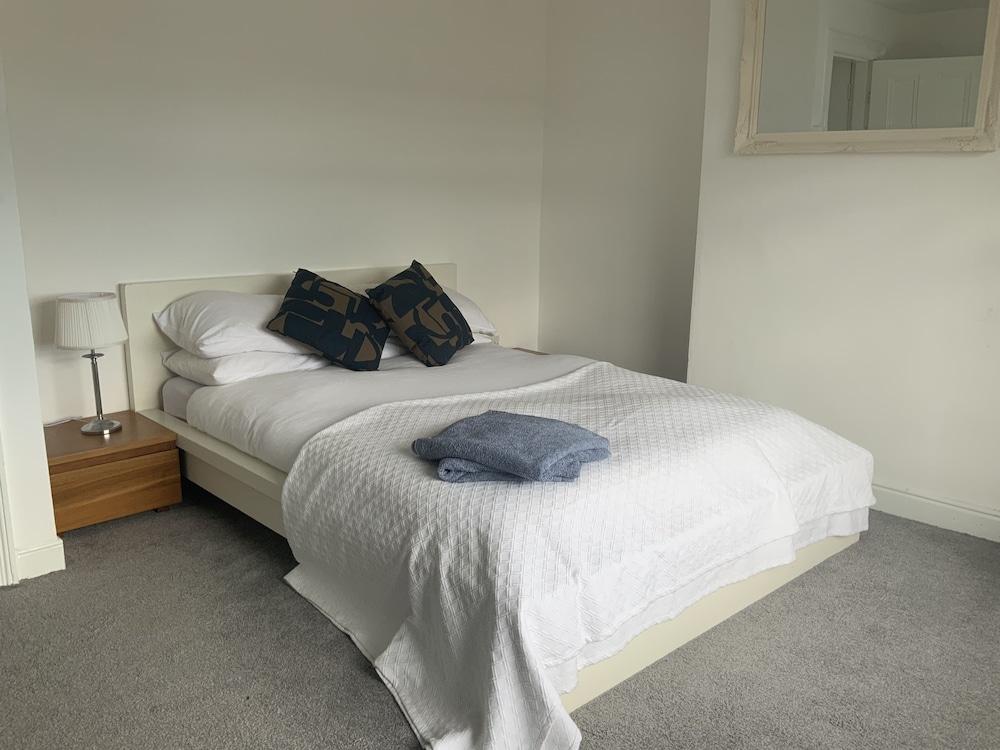 تشارمينج تيراس