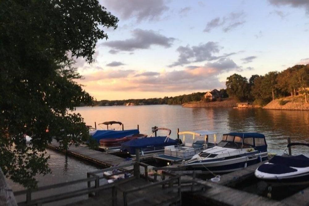 Lakefront Property Two Bedroom Cabin #35 at Long Cove Resort by Redawning