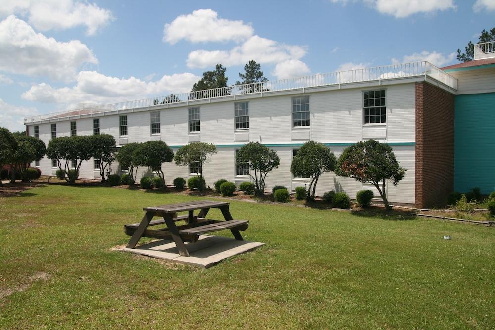 هاورد جونسون باي ويندام هاتيسبرج منطقة شواء/نزهات