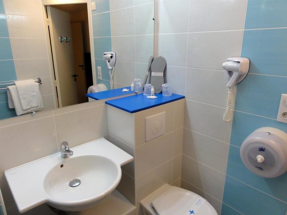 Kyriad Toulouse Est Balma - Cité de l'Espace Bathroom