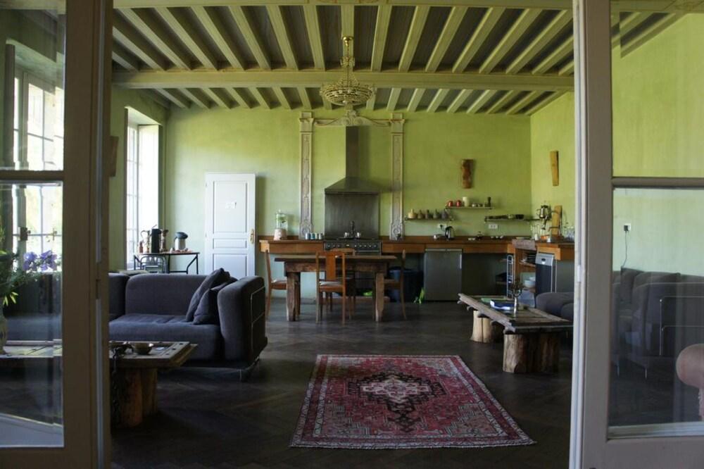 يوبابا لونج داخلي