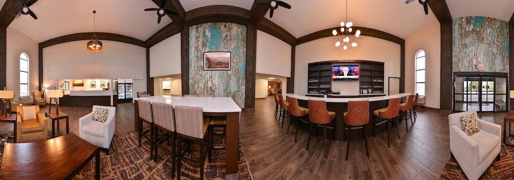 كلاريون إن بايدج - ليك باول منطقة الانتظار في الردهة