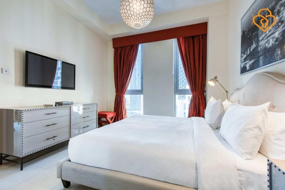 Stand point TA, Burj views Room