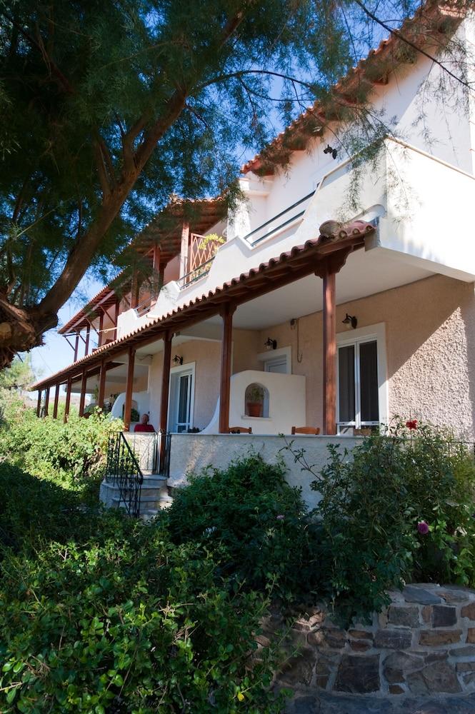 Zorbas Apartments Exterior