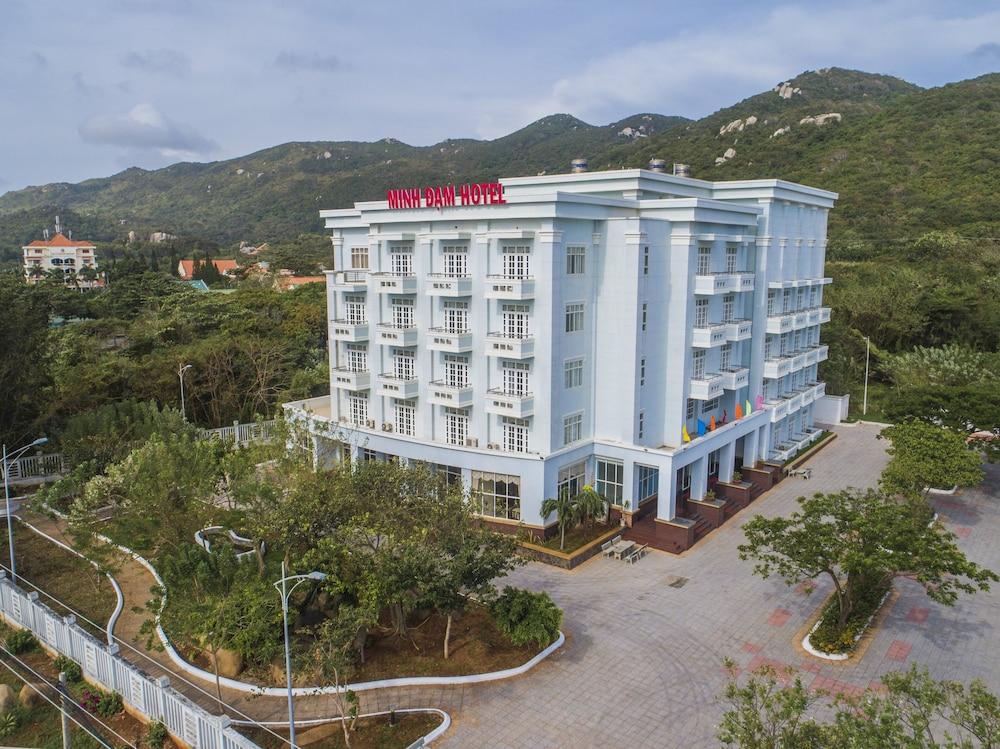Minh Dam Hotel & Restaurant Aerial View