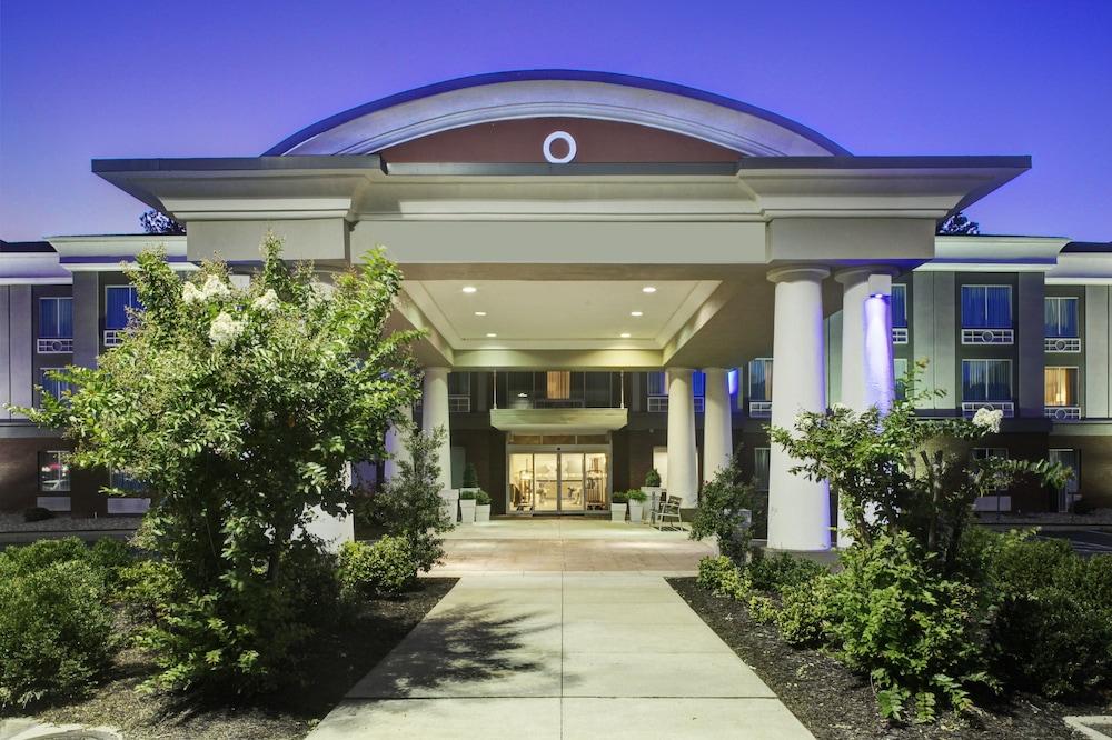 هوليداي إن إكسبرس هوتل آند سويتس إمبوريا باي آيتش جي المنطقة الخارجية