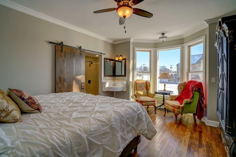 ذا باير هاوس