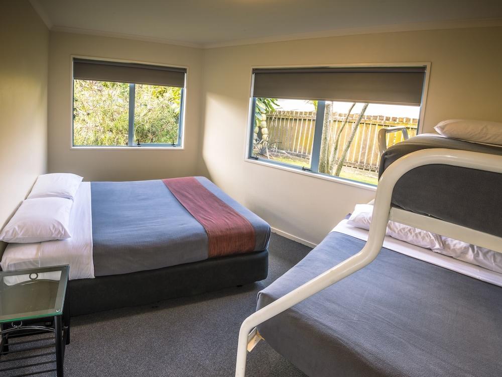 Gateway Motor Inn Mt Maunganui Room