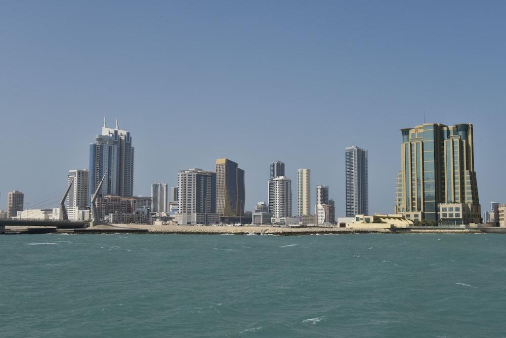 Grand Swiss-Belhotel Waterfront Seef Exterior