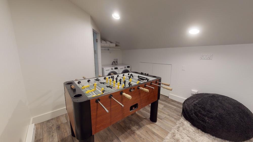 إنزيان - كورالتري ريزيدنس كوليكشن غرفة الألعاب