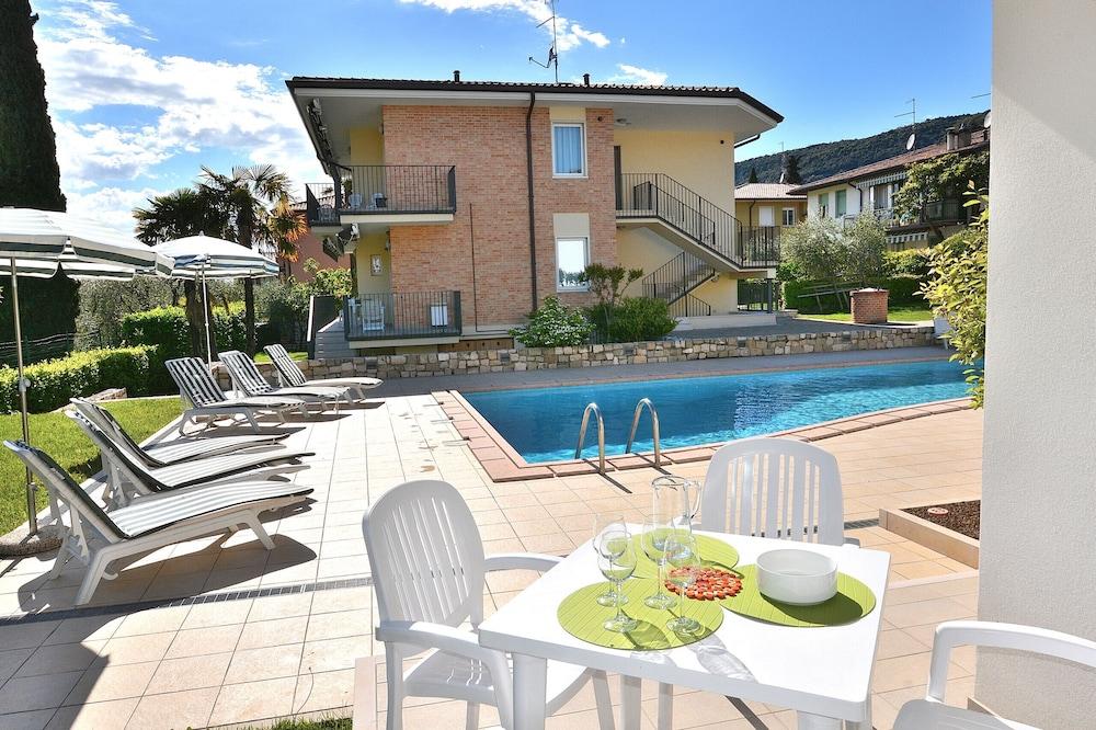Cà Le Terrazze With Pool Featured Image