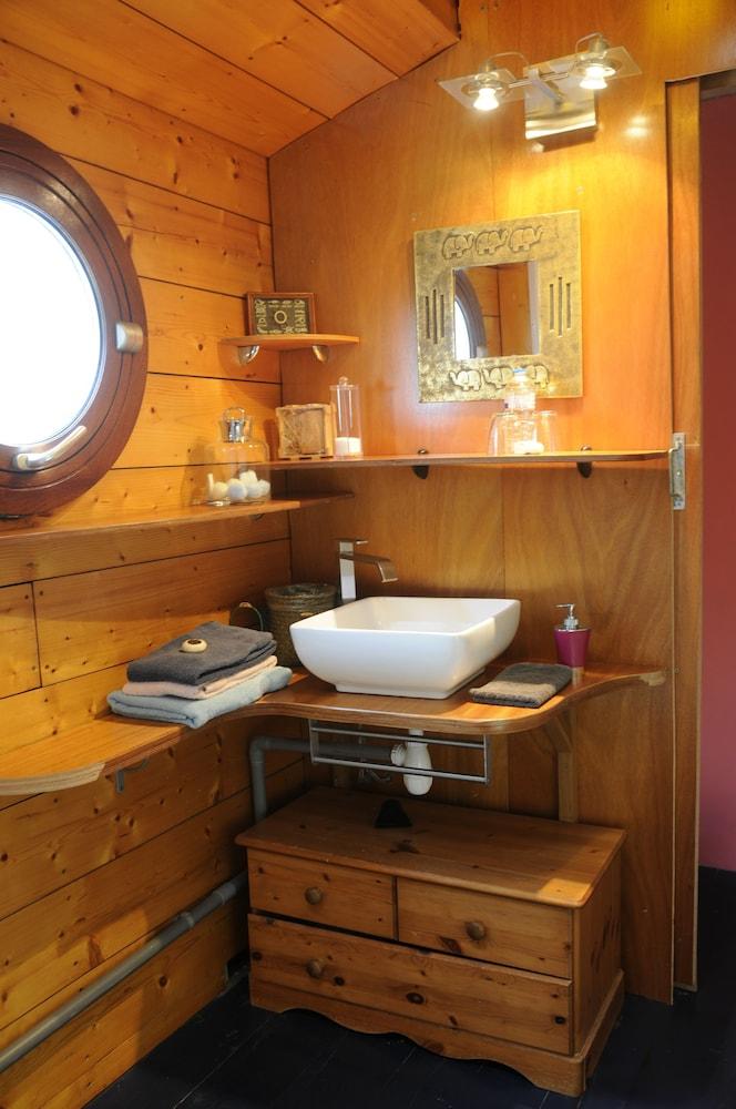 بينيش لو ديفي حمام