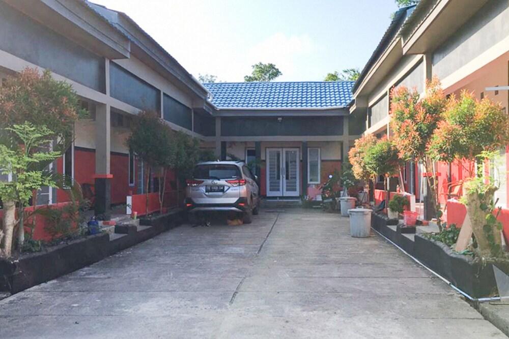 RedDoorz @ Simpang Lima Jupiter Exterior