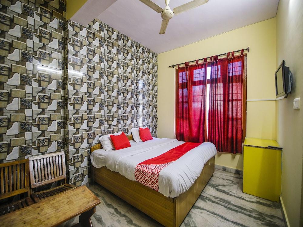 OYO 24753 Hotel Preet